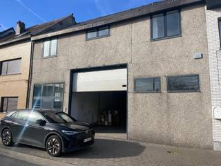 Discover this practical combination of office and warehouse space, ideally located in Vilvoorde with easy access to major roads and motorways...