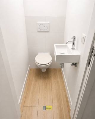 <p><span>Deze aangename duplex aan de Maantjessteenweg 129 in Merksem biedt een praktische indeling en een comfortabele woonomgeving.</span></p><p><span>De woning beschikt over een lichtrijke leefruimte, een ingerichte keuken, meerdere functionele ruimtes verdeeld over twee verdiepingen en een terras waar u aangenaam van de buitenlucht kunt genieten.</span></p><p><span>Dankzij de duplexindeling ontstaat er een duidelijke scheiding tussen de leef- en slaapruimtes, wat zorgt voor extra privacy en wooncomfort.</span></p><p><span>De ligging in Merksem biedt een vlotte verbinding met winkels, openbaar vervoer en belangrijke invalswegen richting Antwerpen.</span></p><p><span>Een interessante woonst voor wie op zoek is naar ruimte en comfort op een goed bereikbare locatie.</span></p><p><span> </span></p><p><span>EPC A</span></p>