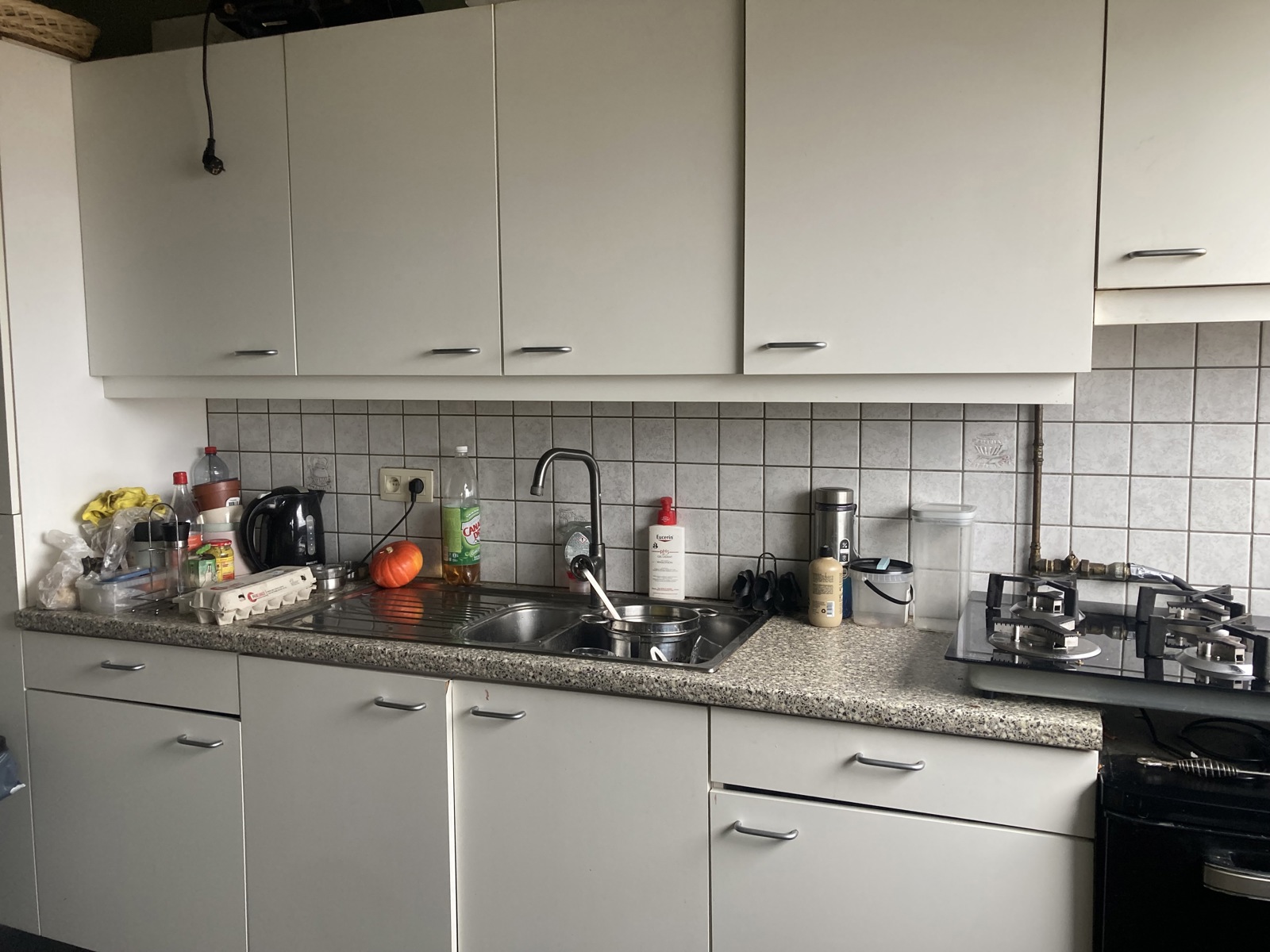 Centraal gelegen, te renoveren appartement met 2 slaapkamers! - foto 3