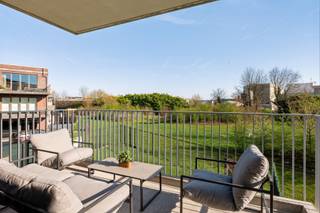 Dit energiezuinige appartement is gelegen in een verzorgde residentie, bereikbaar via een private straat en omgeven door groen en...