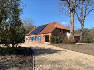 Vrijstaande Statige hoeve met met 3 slaapkamers en bijgebouw gelegen te midden van het groen op een prachtig domein naast de abdij van Postel •...