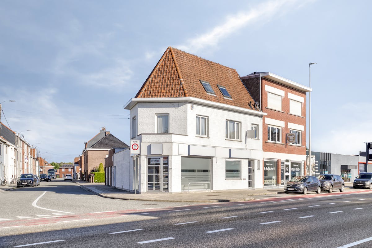 Office with home for sale on the approach to Kortrijk - photo 1