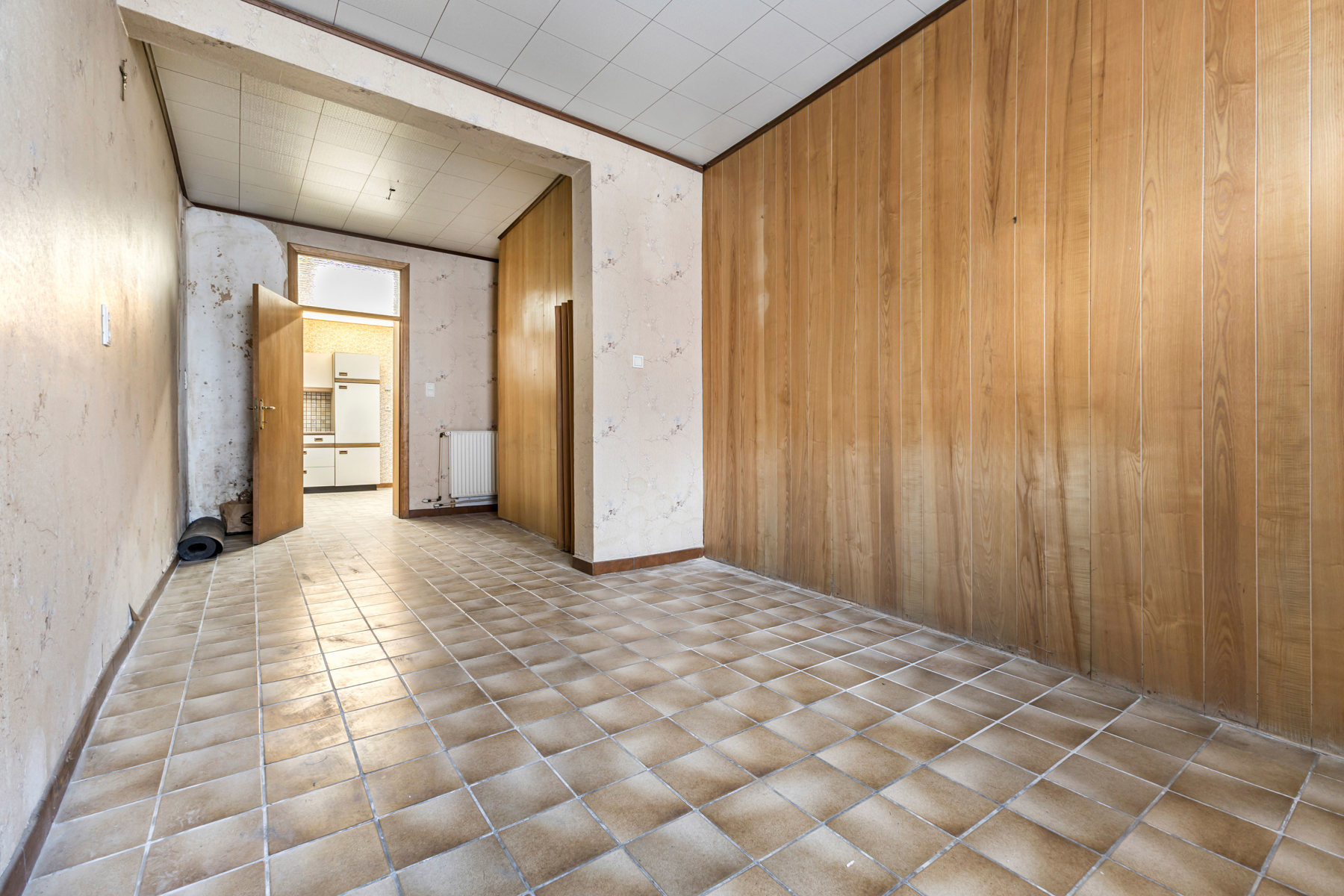 Te renoveren woning met 2 slaapkamers, zolder en tuin - foto 4