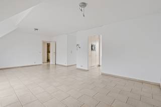 Exclusief, zeer goed onderhouden dakappartement met riant terras in hartje BeerseOntdek dit stijlvolle, energiezuinige en perfect onderhouden...