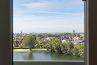Leuk appartement met een schitterend uitzicht over Heist en hinterland. Aan de zonnekant een groot zonneterras met prachtige zichten op het...
