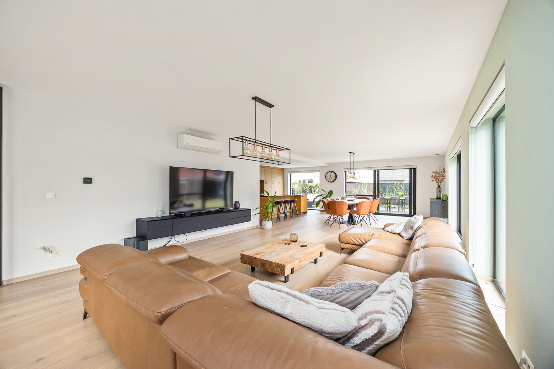 VILLA MET 4 SLAAPKAMERS, 2 BADKAMERS EN KWALITATIEF MAATWERK IN GOOREIND-WUUSTWEZEL TE KOOP - foto 5