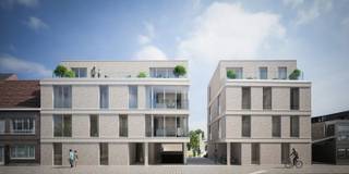 <p>Ontdek DRIESCH, een stijlvol nieuwbouwproject met 13 appartementen, <strong>5 woningen</strong> en 1 handelsruimte, gelegen in de Driezenstraat en Korte Gasthuisstraat in Turnhout. Het project brengt een eigentijdse bouwstijl samen met een warme, duurzame esthetiek en zet sterk in op energiezuinig en bijna-energieneutraal wonen.</p>
<p>Dankzij de doordachte inplanting in het hart van Turnhout geniet u hier van een rustige woonomgeving met alle voorzieningen binnen handbereik. DRIESCH staat voor kwalitatieve nieuwbouw-appartementen en -woningen met veel lichtinval, aangename buitenruimtes en een duurzame afwerking die klaar is voor de toekomst.</p>
<p>Dit nieuwbouwproject biedt een gevarieerd woonaanbod, ideaal voor zowel starters, gezinnen als investeerders die op zoek zijn naar een energiezuinige woonoplossing in Turnhout.</p>
<p><strong>Thuis in het beste stukje Turnhout<br /></strong>DRIESCH is gelegen in de Driezenstraat (gebouw A en B) en Korte Gasthuisstraat (gebouw C), in het centrum van Turnhout. Deze centrale ligging zorgt ervoor dat winkels, horecazaken en winkelcentra zich op wandelafstand bevinden. Daarnaast geniet u van de nabijheid van een groen plein en verschillende ontspanningsmogelijkheden. Dit nieuwbouwproject combineert dus stedelijke dynamiek met een aangename, rustige woonomgeving — een unieke troef in Turnhout.</p>
<p><strong>Ruimtegevoel & woonplezier</strong></p>
<ul>
<li>appartementen 1, 2 of 3 slaapkamers, woningen 3 slaapkamers</li>
<li>Badkamers uitgerust met kwalitatieve sanitaire voorzieningen</li>
<li>Open leefruimtes met geïntegreerde keuken, eet- en zithoek</li>
<li>Rechtstreekse toegang tot terras of tuin</li>
</ul>
<p>Dankzij ruime afwerkingsbudgetten kan u uw nieuwbouwappartement of -woning personaliseren naar eigen smaak.<br />Praktisch comfort staat eveneens centraal. Er is een grote ondergrondse parkeergarage voorzien met kelderbergingen en fietsenlift en elke wooneenheid beschikt over de nodige bergruimte. De combinatie van slimme indeling en kwalitatieve materialen zorgt voor een aangenaam en zorgeloos wooncomfort.</p>
<p><strong>Buitenruimte als meerwaarde<br /></strong>De overdekte en niet-overdekte terrassen vormen een verlengstuk van de leefruimte en creëren een echte outdoor living beleving. Grote raampartijen zorgen voor een optimale lichtinval en versterken de connectie tussen binnen en buiten.</p>
<p>De gelijkvloerse nieuwbouwappartementen beschikken over een privatieve tuin, alsook de<strong> </strong>nieuwbouwwoningen genieten van een eigen tuin — ideaal voor gezinnen of wie graag tot rust komt in het groen, midden in Turnhout.</p>
<p><strong>Duurzaamheid en energiezuinigheid (max E-peil 20)<br /></strong>Dit bijna-energieneutrale nieuwbouwproject zet sterk in op duurzame technieken en energiezuinig wonen.</p>
<ul>
<li><strong>Warmtepomp met top-koeling</strong></li>
<li><strong>Vloerverwarming</strong></li>
<li><strong>Ventilatiesysteem D</strong></li>
<li><strong>Zonnepanelen</strong></li>
</ul>
<p>Deze toekomstgerichte keuzes zorgen niet alleen voor een optimaal leefcomfort, maar ook voor een aanzienlijke besparing op de energiefactuur. Door te investeren in energiezuinige nieuwbouw-appartementen en -woningen in Turnhout, kiest u voor een duurzame en waardevaste investering.</p>
<p><strong>Fiscale voordelen en bescherming van kopers</strong></p>
<p>Dankzij het lage E-peil van profiteert u gedurende de eerste <strong>vijf jaar van een vrijstelling van 50% op de onroerende voorheffing. </strong>Voor de <strong>A- en B-blokken </strong>van het project kunt u bovendien genieten van het <strong>verlaagde btw-tarief van 6% </strong>(onder voorwaarden).</p>
