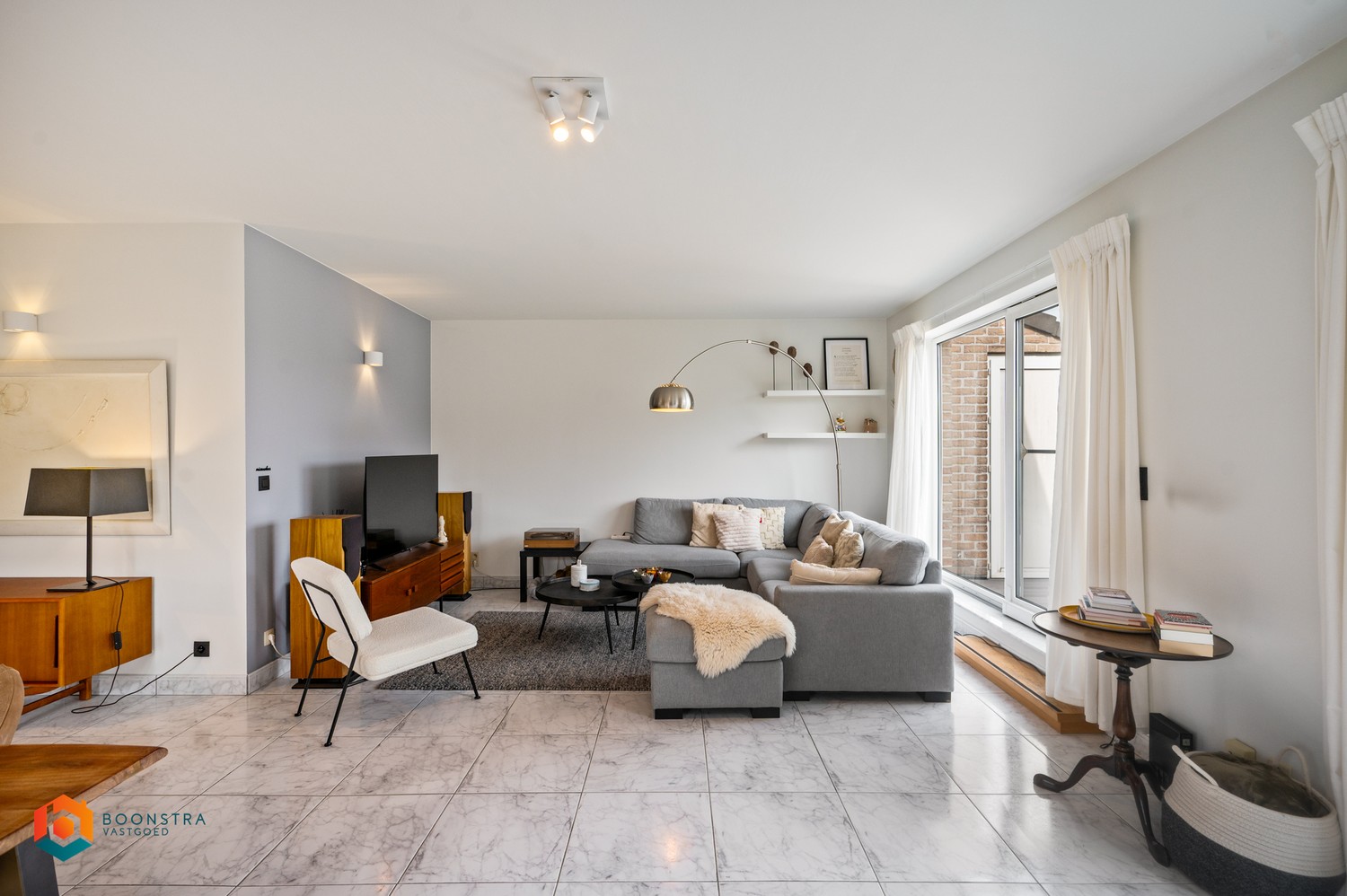 Ruim 3 slpkr app met terras, autostaanplaats en 2 garages - foto 2