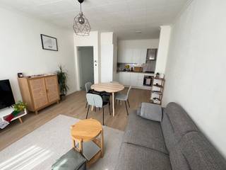 ° TE HUUR °Gezellig en lichtrijk appartement met tuin te huur op een centrale en tegelijk rustige ligging.Het appartement ligt op het gelijkvloers en...