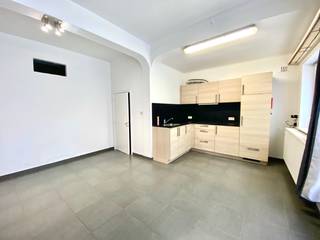 Ruime studio gelegen te Ieper op wandelafstand van de Grote Markt.Deze studio is gelegen op het gelijkvloers en beschikt over een ruime woonkamer met...