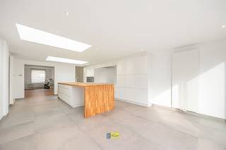 Rustig gelegen, instapklare, energiezuinige woning met 2 slaapkamers, kelder, mooi terras en grote zonnige tuin met tuinhuis. De woning is...