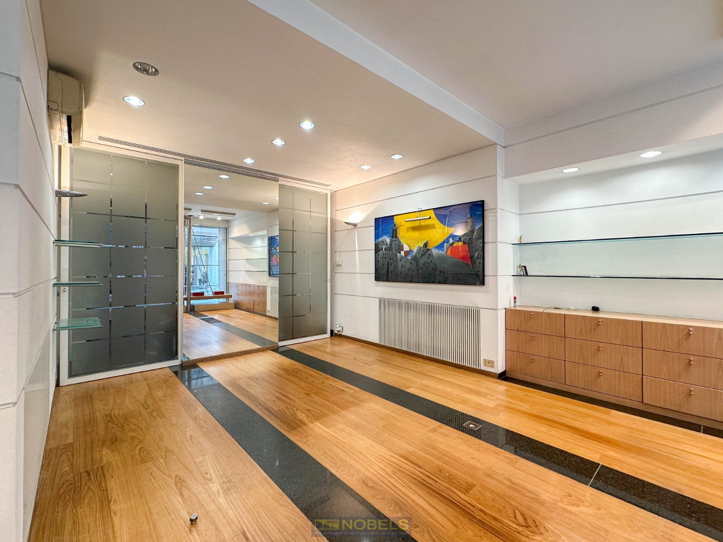 Te huur, handelspand met bureelruimte pal in centrum Oudenaarde - foto 4