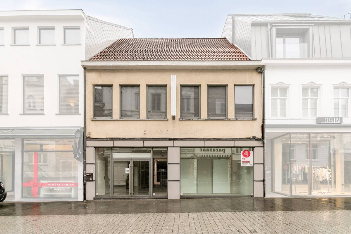 Handelspand van ca. 300 m² te huur in centrum Kortrijk - foto 2