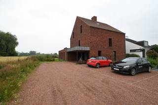 GelijkvloersParking 1Parking 2InkomhalWCBergingBadkamerLivingOppervlakte: 32,0m²KeukenSlaapkamer 13,4m x 3,5m = 11,7m²Slaapkamer 22,7m x 3,6m =...