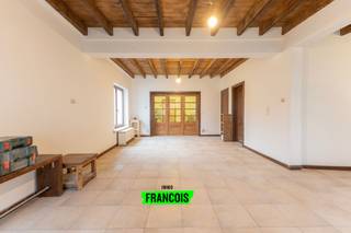 Op een boogscheut van centrum Oudenaarde bieden wij u deze woning te koop aan. Doorheen de jaren werden al heel wat werken uitgevoerd waaronder...