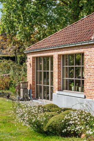 Gelegen in een rustige omgeving biedt deze hoeve een ideale combinatie van privacy en bereikbaarheid. Hier geniet u van de groene, landelijke...