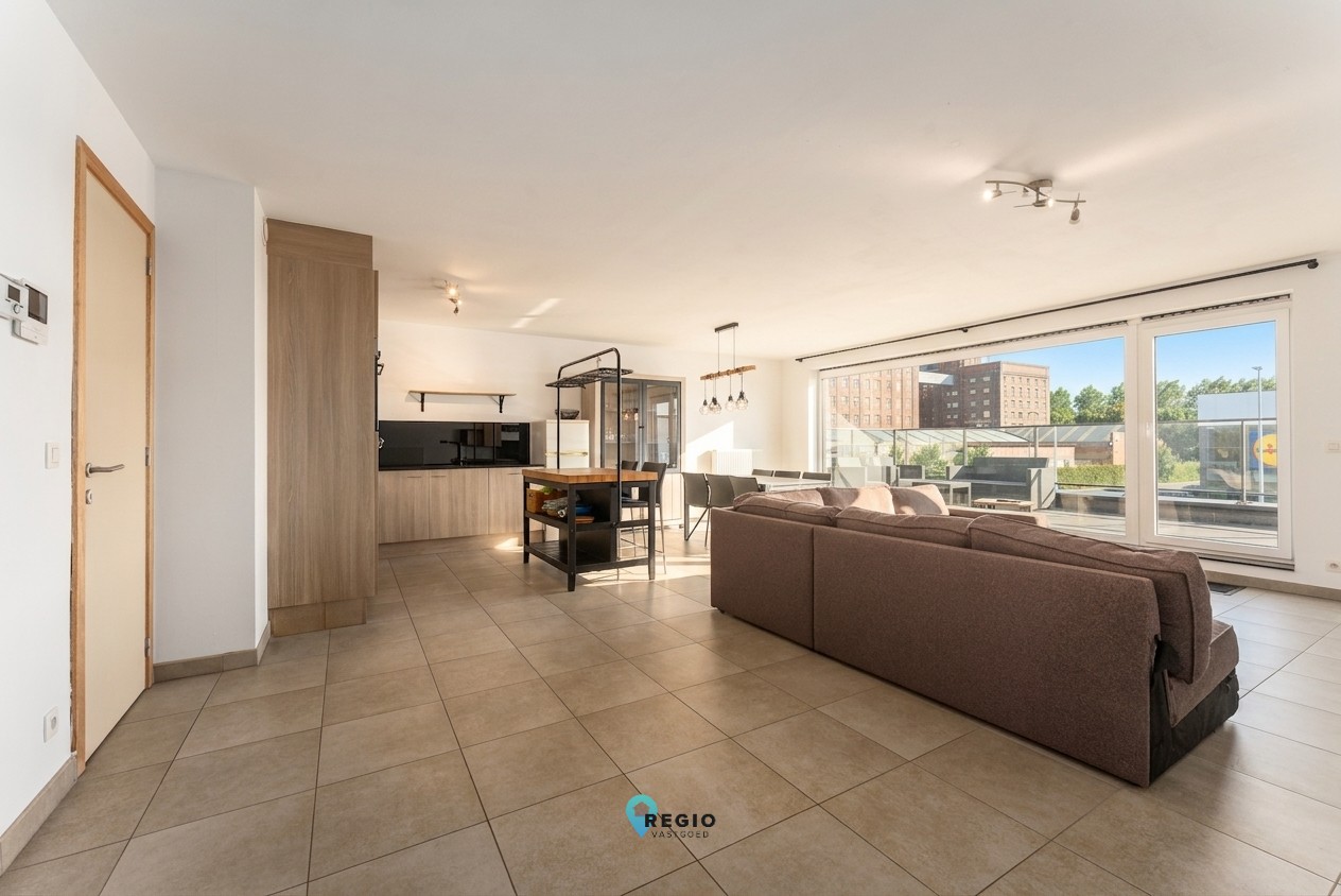 Ruim, hedendaags , energiezuinig 3-slaapkamer appartement incl. 2 terrassen te Deinze. - foto 5