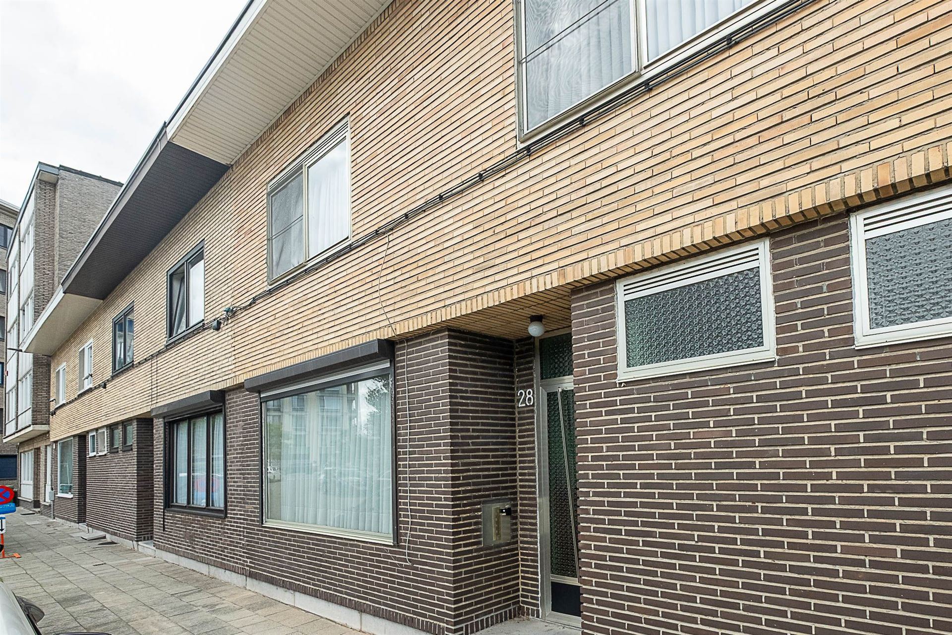 Charmante, te moderniseren, eengezinswoning met 3 slaapkamers (2 kleine) en tuin - foto 4