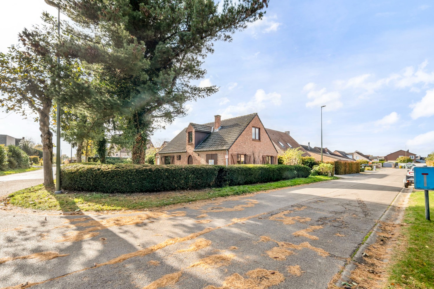 Te renoveren woning met 4 slaapkamers, 2 badkamers, een garage en een tuin te Pellenberg! - foto 1