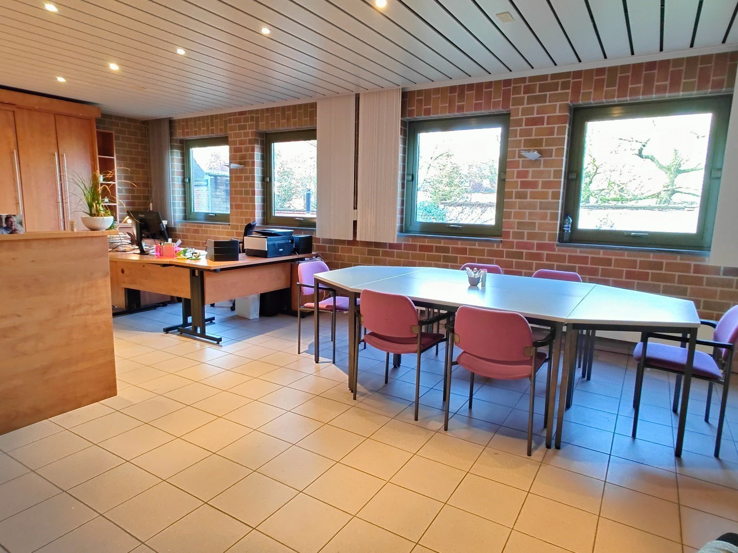 Kantoorruimte op het 1e verdiep te huur in het centrum van Ardooie - foto 4