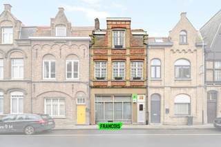 In het historisch centrum van Ieper vinden we deze instapklare woning terug op een perceel van 105 m². Op wandelafstand bevinden er zich...