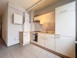 ANDERLECHT, in a quiet street, close to public transport and the Gare du Midi railway station, beautiful 1-bedroom apartment + study with ± 55m²...