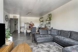 Bent u op zoek naar een stijlvol en instapklaar appartement in het bruisende centrum van Evergem? Dit recent gebouwd en energiezuinig...