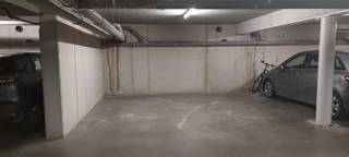 Ondergrondse parkeerplaats, genummerd 19. U kan uw auto veilig achterlaten vermits deze autostaanplaatsen zijn afgesloten met een sectionale...