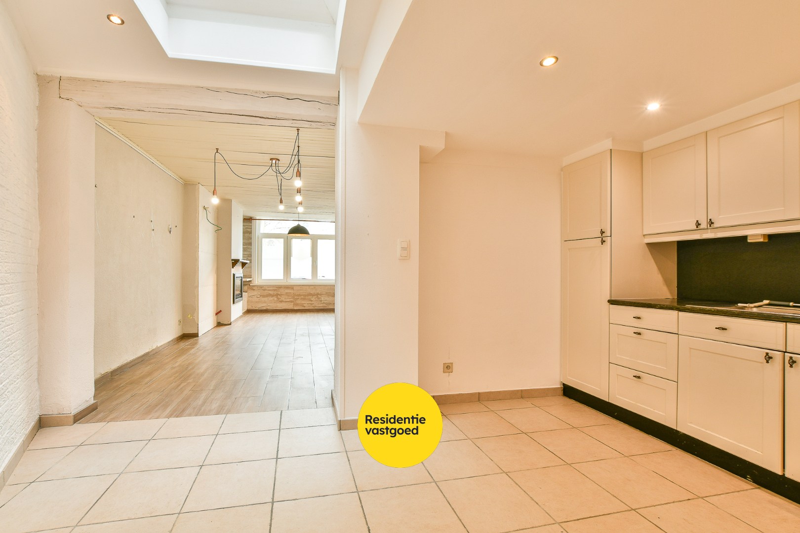 Charmante en verrassend ruime woning met terras in het centrum van Blankenberge! - foto 5