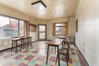 Voormalig te renoveren café ‘De boshoek’ met woonst bestaande uit: het café zelf,  kamer op het gelijkvloers die kan gebruikt worden als slaapkamer...