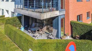 TOPLIGGINGEen hedendaags, instapklaar en ruim gelijkvloersappartement (123m² - EPC: B) met oa.2 slaapkamers, badkamer met ligbad en inloopdouche,...