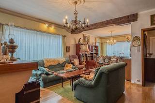 Deze te renoveren woning biedt heel veel potentieel en geniet van een strategische ligging nabij scholen, winkels, uitvalswegen, ... ondanks de...