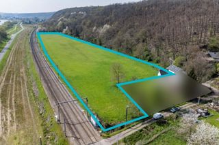 Terre agricole actuellement exploitée en pâture d'une contenance totale de 2h56a situé parallèlement à la rue Alphonse Libert. Parcelles...