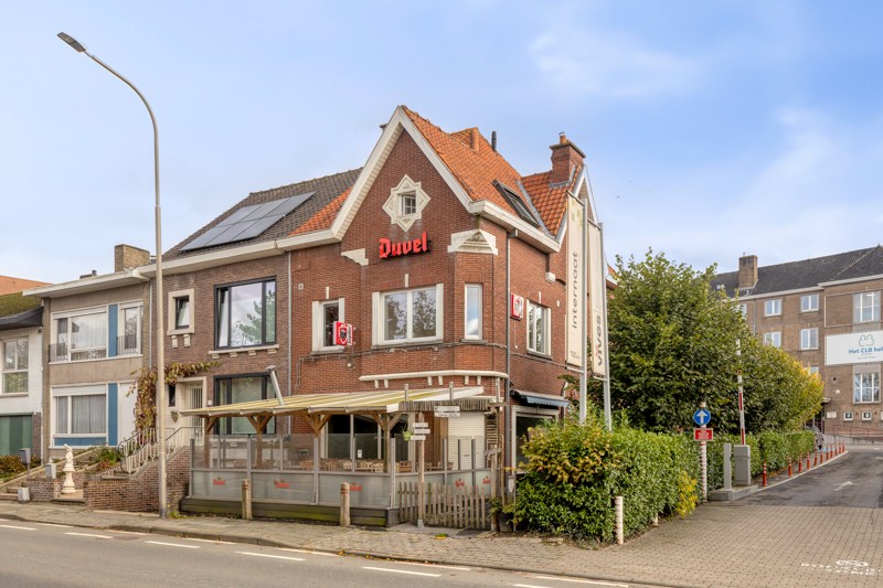 Commercieel pand met woonst en feestzaal op zichtbare locatie te Tielt 🏠 - foto 1