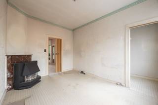 <p>Investeren in een veelzijdig gebouw. Deze opbrengsteigendom omvat <strong>drie afzonderlijke wooneenheden,</strong> elk met eigen voorzieningen: een gelijkvloersappartement van ca. 55m² met <strong>privatieve tuin</strong>, zonder veel inkijk (20250513-0003599535-RES-2 – B (181)) – een appartement op de eerste en tweede verdieping, elks van ca. 66m² (20250513-0003599502-RES-1 – C (265) en 20230221-0002815984-RES-1 – C (281).</p><ul><li>Het appartement op het gelijkvloers is verhuurd.</li><li>Centrale ligging, vlakbij winkels, scholen en openbaar vervoer.</li></ul>