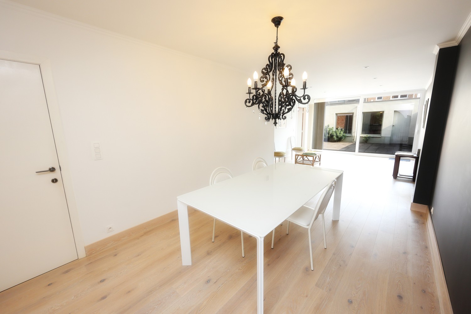 Instapklare rijwoning met 4 slaapkamers, zonnig terras en tuin te Mariakerke! - foto 5