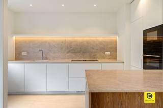Spacieux appartement rafraîchissable de 2 chambres à coucher avec 2 terrasses sur l'avenue Fruithof !Cet appartement d'angle lumineux est situé au1er...