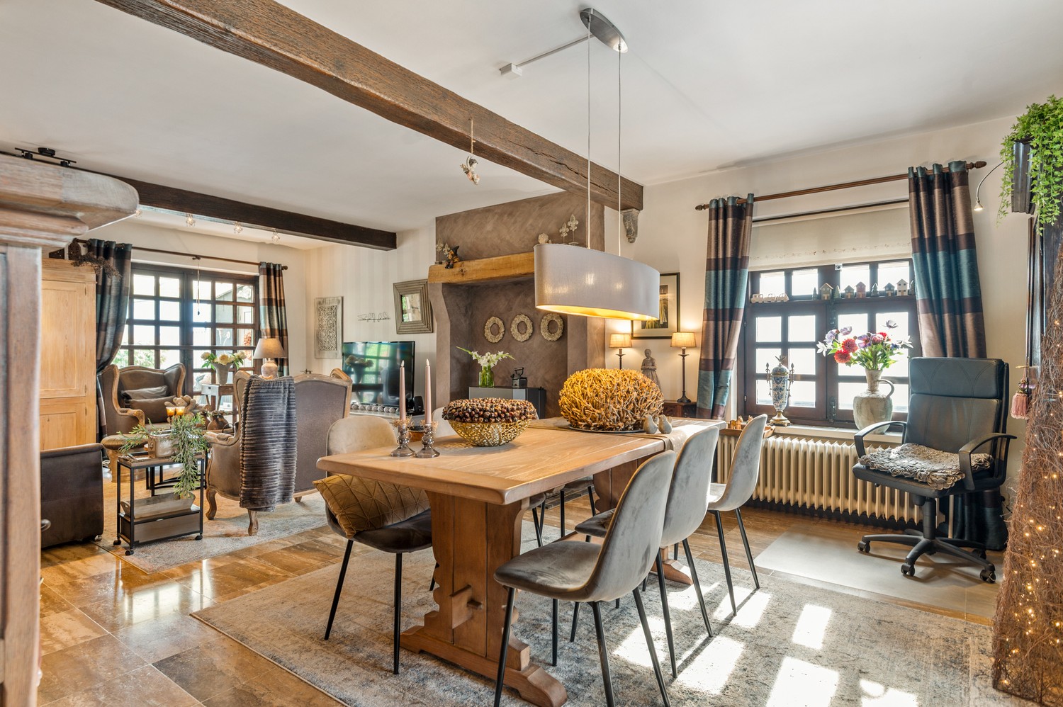 Charmante woning met 4 slaapkamers, grote tuin en dubbele garage - foto 4