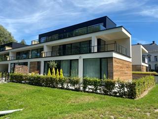 Prachtig, zonnig en energiezuinig gelijkvloers appartement met uniek zicht op een grote gemeenschappelijk tuin en het aanpalend bos. Ideaal om...