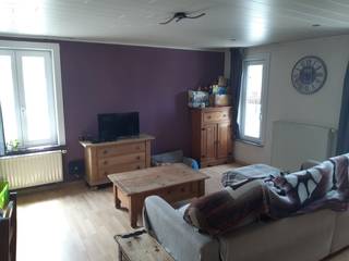 Gelegen op de hoek van de Markt en de Molenstraat (centrum van Gavere), met alle voorzieningen, winkels en openbaar vervoer op wandelafstand. <br /><br />Het appartement omvat een inkomhal, een lichtrijke leefruimte met aansluitende keuken, 2 slaapkamers, een badkamer (met lavabo, douche én ligbad), 2 aparte toiletten.<br />Het aangename terras is een bijzondere troef. <br />Daarnaast is er een aparte fietsenstalling aanwezig. <br /><br />Geen vaste kosten.
