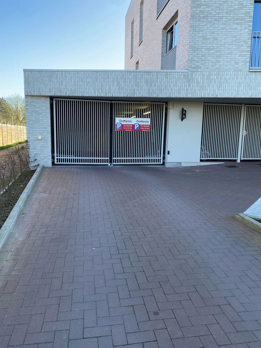 Autostaanplaats te huur in de ondergrondse kelderverdieping van het project "Tribeca".