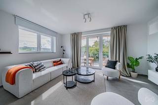 <p>We Invest Liège a le plaisir de vous présenter "Entre 2 Monts", situé à Seilles, dans un petit clos privatif, le projet "Entre 2 Monts" propose un cadre de vie paisible, moderne et parfaitement connecté. Cette première phase comprend 25 appartements neufs, allant de 1 à 3 chambres, conçus pour répondre aux attentes des occupants les plus exigeants. Les appartements situés au rez-de-chaussée bénéficient d’un jardin privatif avec terrasse, tandis que ceux en étage offrent de belles terrasses privatives, idéales pour profiter des beaux jours. Tous les logements sont entièrement prêts à vivre : cuisine équipée, murs peints, luminaires installés. Vous n’avez plus qu’à y poser vos valises. La localisation est un véritable atout : proche de la gare, des commerces et des grands axes routiers, le projet est extrêmement bien desservi tout en offrant un environnement boisé et sécurisé. Côté technique, "Entre 2 Monts" répond aux standards les plus récents en matière de performance énergétique : chauffage par le sol, triple vitrage, ventilation double flux avec récupération de chaleur, panneaux photovoltaïques individuels, emplacements de parking pré-câblés pour bornes de recharge électrique. "Entre 2 Monts" est une opportunité unique pour habiter ou investir dans un bien neuf de qualité, alliant confort, durabilité et accessibilité. Infos et visites au 04 277 00 07</p>