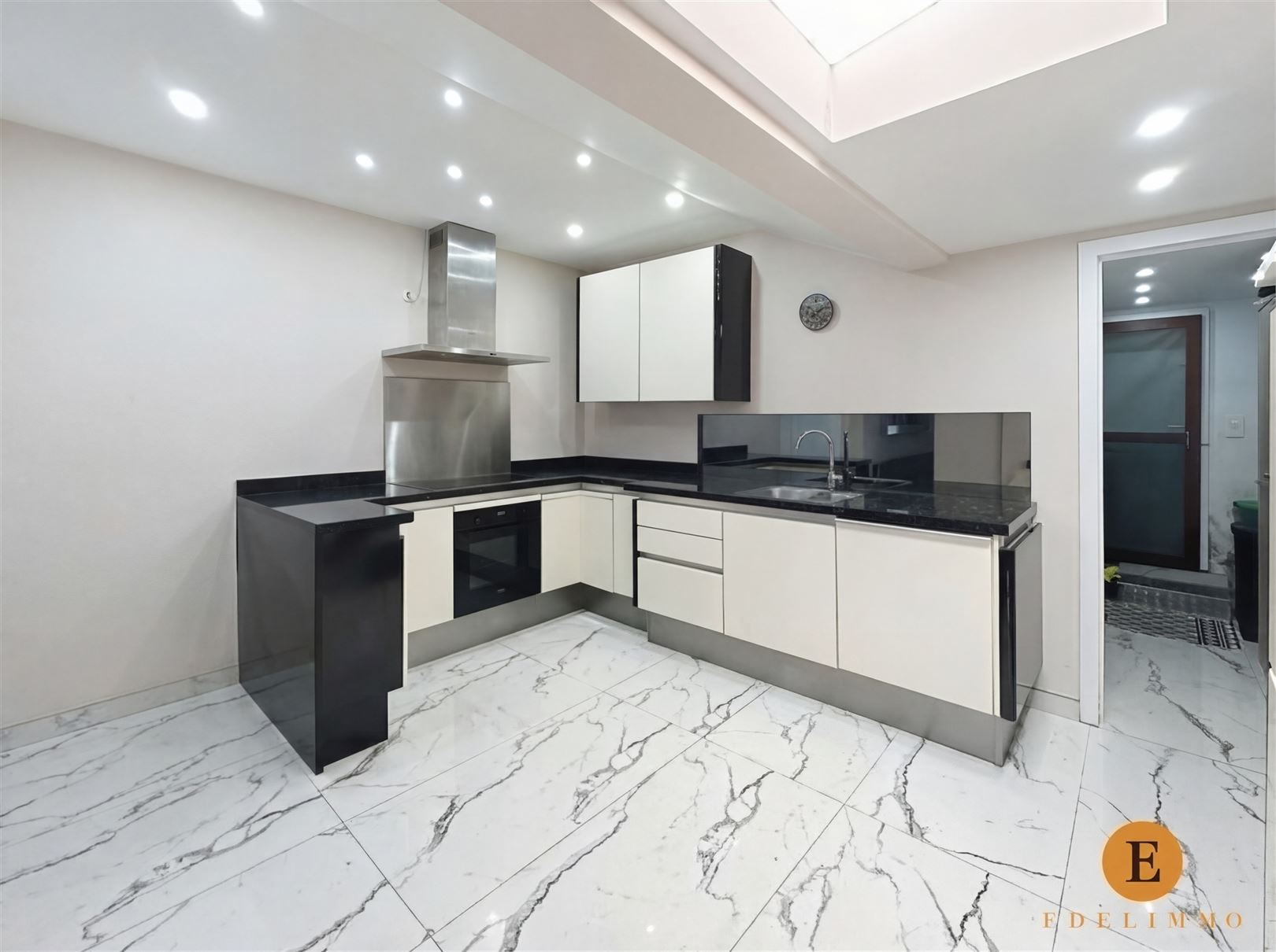 Instapklare gezinswoning met 3 slaapkamers, diepe tuin en oprit. - foto 4