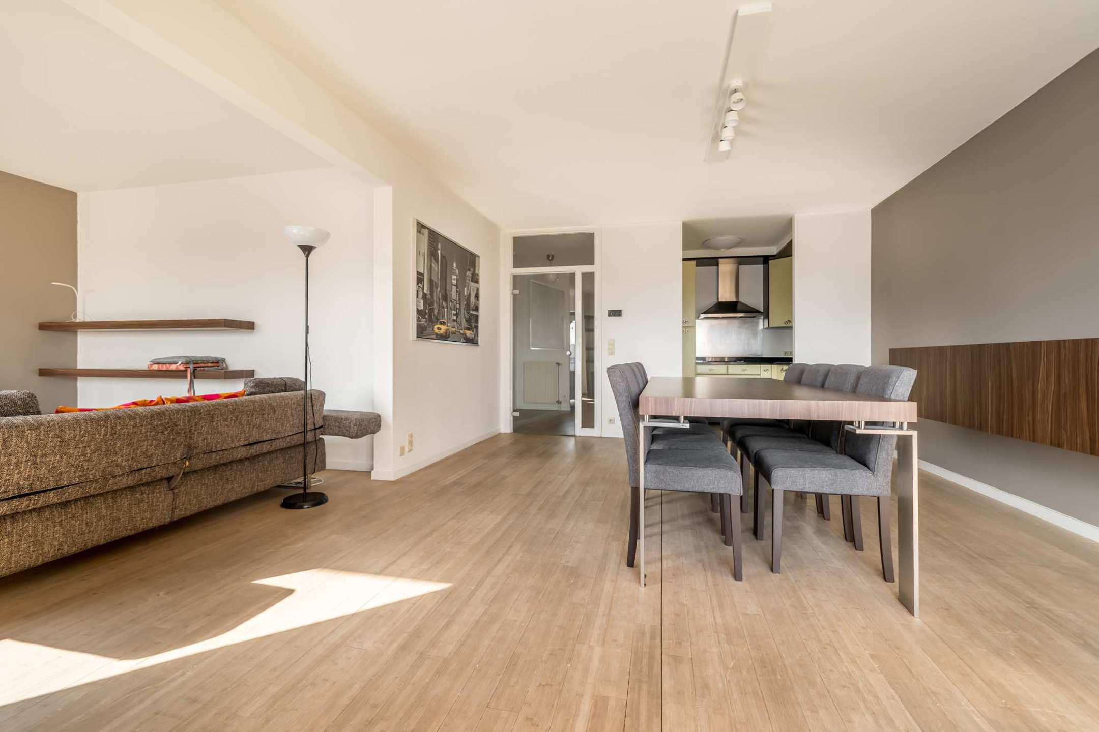 Zonovergoten gemeubeld appartement op 't bruisende Zuid! - foto 2