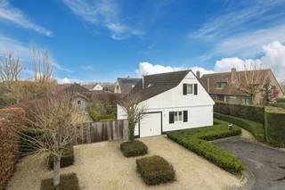 Huis te koop in Ieper met drie slaapkamers, garage en prachtige tuin. Deze alleenstaande woning te koop is gelegen in Ter Olmen 94 op 2km van...