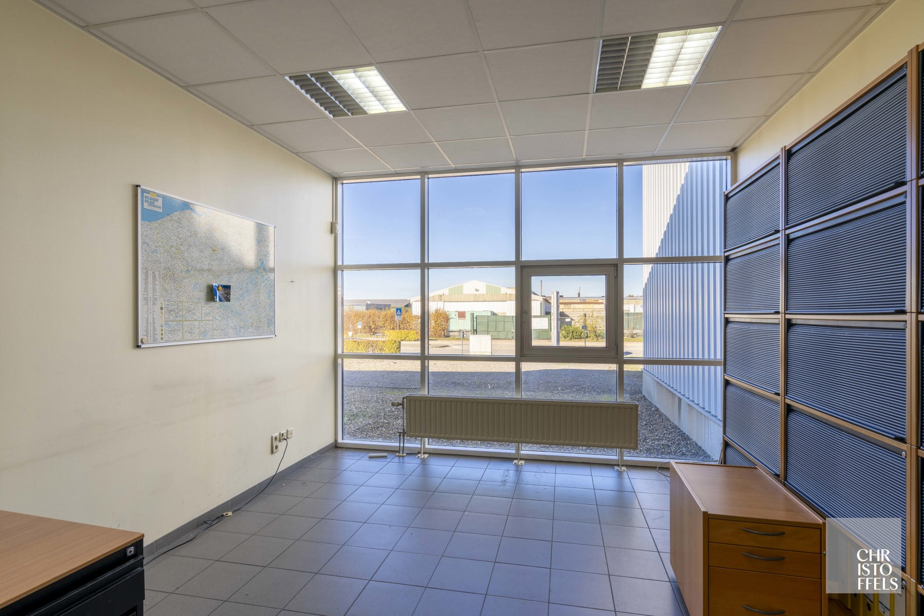 Functioneel bedrijfsgebouw op 4.445m² met magazijn/werkplaats (1.231 m²) en kantoorruimtes (197 m²) nabij de E314 - foto 5