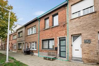Zeer gunstig gelegen rijwoning in een zijstraat van de Edward Claessenslaan.  Dit huis bevindt zich op wandelafstand van het centrum met alle...