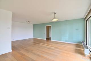 Dit knappe, alsook ruime appartement mét terras van 13m² is rustig gelegen in Residentie Ruysdael, in een autoluwe straat (doodlopend)...