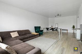 To be renovated spacious 3-bedroom apartment (127 m²) with terrace in the popular Tentoonstellingswijk Vlaamse Kunstlaan 36, 2nd floor, 2020...