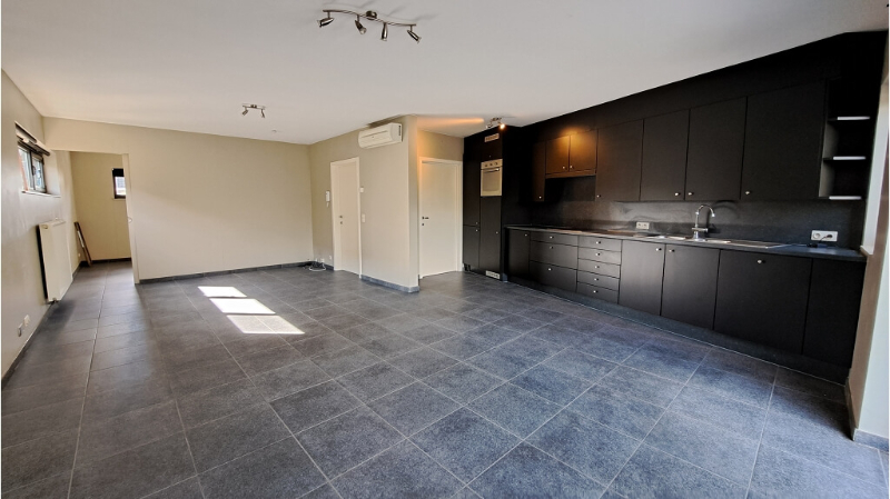 Comfortabel appartement met ruim TERRAS en STANDPLAATS te huur in Eernegem, - photo 3